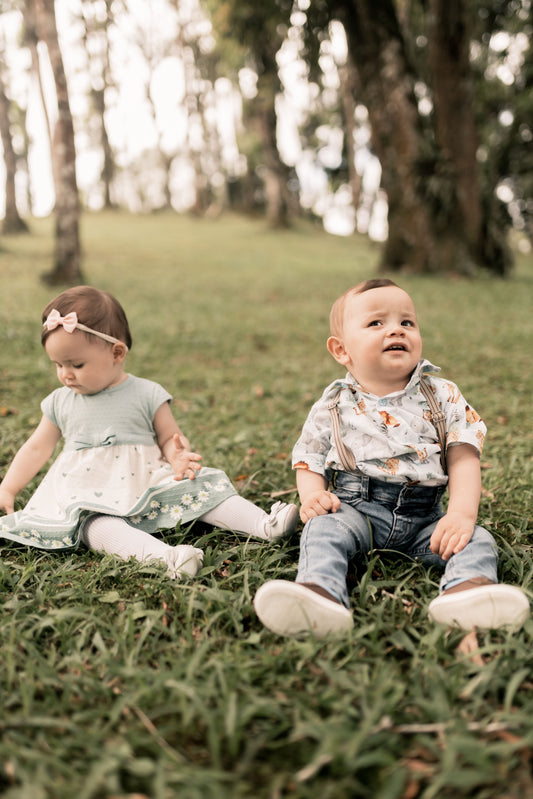 ¿Por qué mi bebé se quita los zapatos? Causas y qué hacer