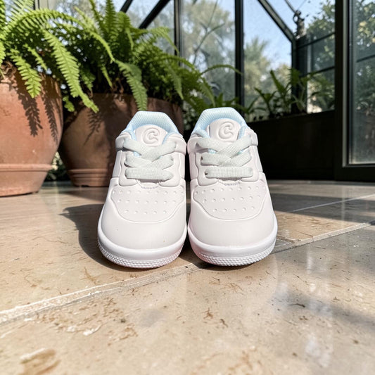 Ale, zapatos de bebé minimalistas blanco y negro Christhinne