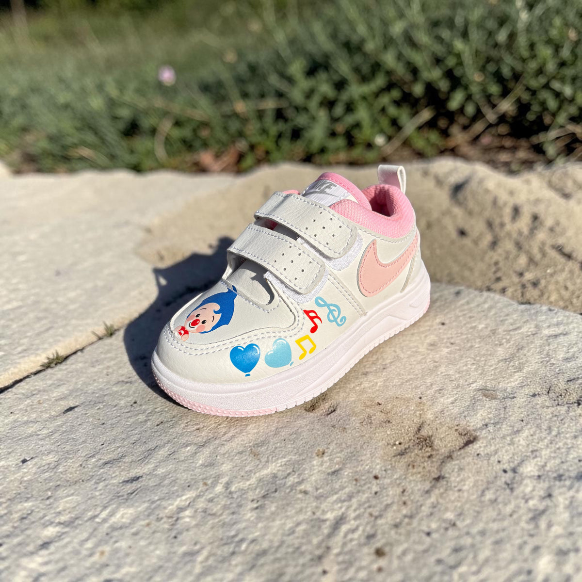 Ari, zapatos con velcro y payasito Christhinne - foto 4
