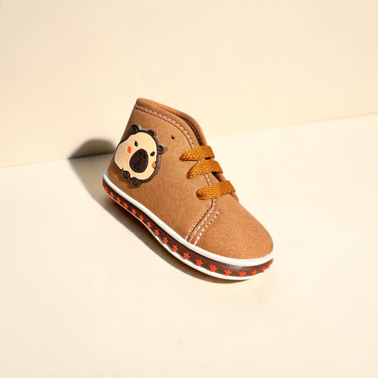 Nube, botitas beige con capibara bordada Christhinne